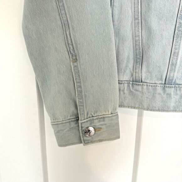 True Religion Jesse Trucker Light Blossom Wash Denim Jean Jacket S NEW Logo Flap - Picture 4 of 8